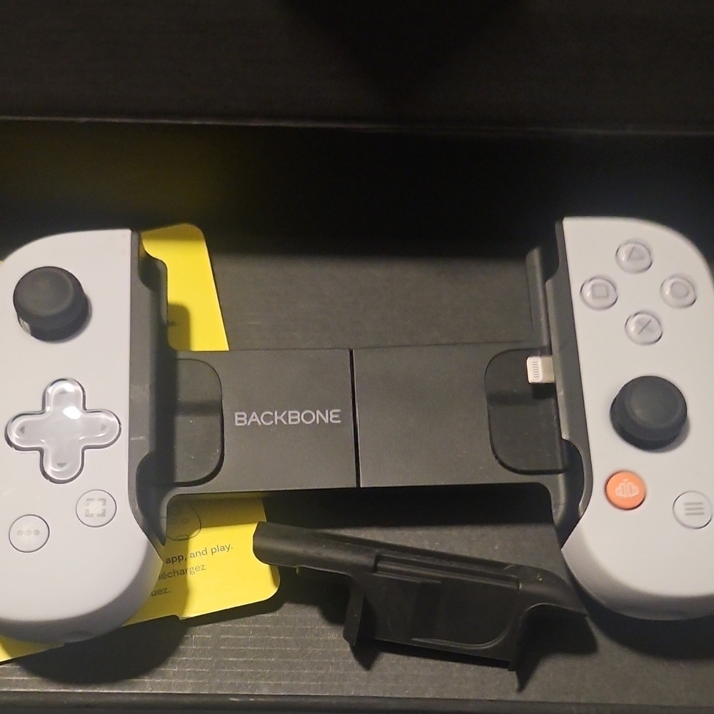 BACKBONE gaming Controller -remote Play. iPhone Compatible Version